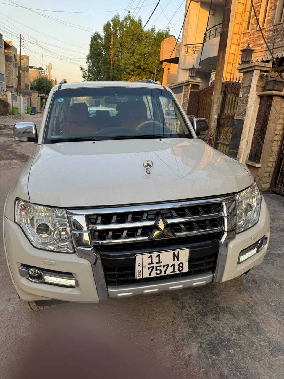 سلام عليكم عندي هاي الباجيرو اعرضها للبيع 2020 فول 3800 علامه ذهبيه راس الارنب قفل دفلوك سماعات راك فورد دمام كشنات جلد معروف باجيرو 2020 العلامه الذهبيه مكفوله من الضربه والبارد ماشيه 76 الف السعر 235بيها مجال شي قليل  ***********
