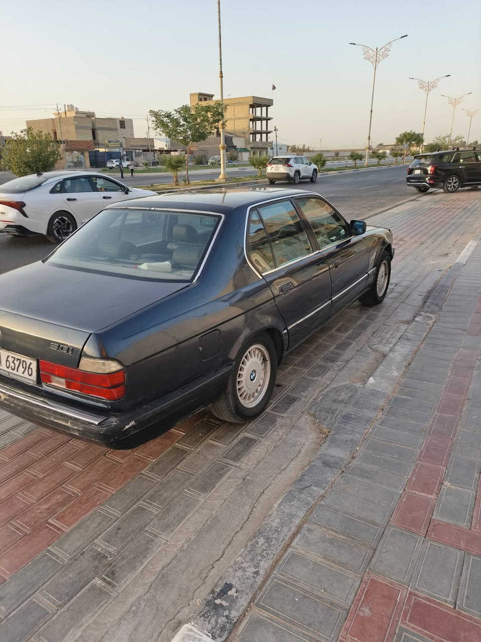 سلام عليكم BMW 730 مكينه 6 سلندر مفتوح 3000 مديل 1991 بغداد انكليزي بجم عريض ب اسمي سياره حلوه بس بيهة نقوصات بسيطه كشنات كهرباء جلد جديدات  مصبوغه عام بدون ضربه فتحه شغاله تخم تايرات جديدات كهربائياتهة كلهة شغاله وياهة دشبول دبل جكمجه و فرس جديدات وياهة منضومه تبريد كامله بس ما شادهن كمبريسر ياباني مال نيسان بك لايتات جديدات باتري جديد سنويه لل 30 كير و مكينه مكفولات جام كهربائي كلهن يشتغلن سعر 38 و بيهة مجال بسيط 
مكاني كربلاء سيف سعد 
***********
