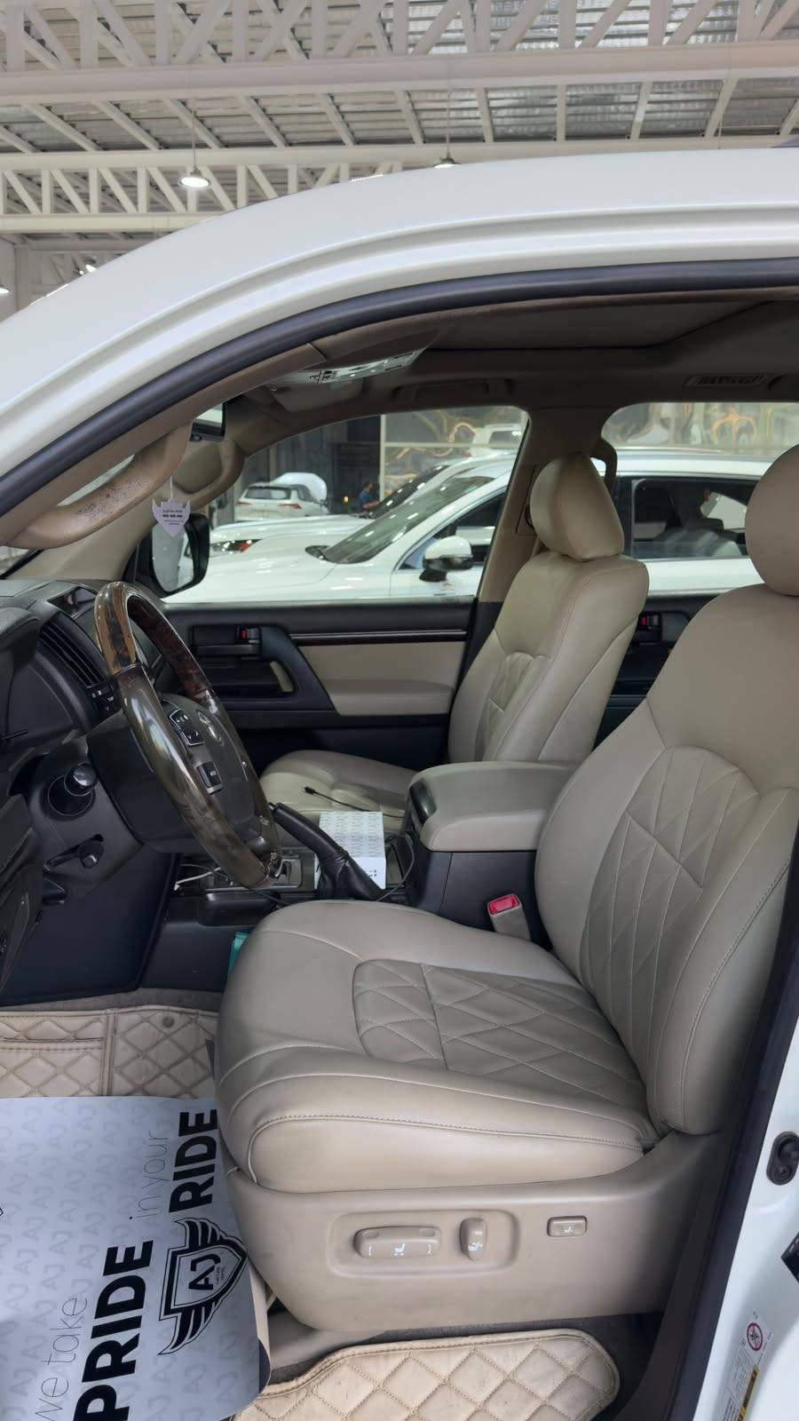 🚙🔥 للبيع لاند كروزر 2011 — ستينيه أصلية 🔥

لاند كروزر 2011 ستينيه أصلية، سيارة نظيفة ومواصفاتها مميزة:

🔹 داخلية بقلاوة
🔹 شاشة CarPlay
🔹 إطارات جديدة
🔹 الممشى 246 ألف كم
🔹 المحرك مفتوح لغرض الغسل والتنظيف من الدهن فقط، ولم يتم تبديل أي قطعة منه
🔹 القير كفالة
🔹 السيارة كفالة من الصبغ والتبديل
🔹 الجاملغ الأمامي بارد، إصبعين
🔹 الجاملغ الخلفي بارد، 4 أصابع فقط

💰 السعر: 290,000 دولار
📞  الاتصال أو المراسلة. ***********
الموقع--*--( بغداد )
