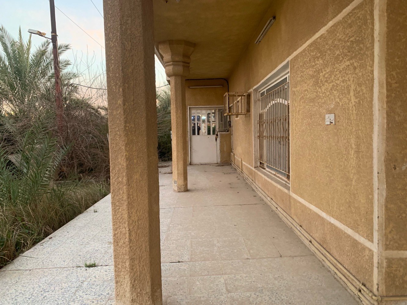 بيت مساحة ١٠٠٠م للبيع شبه متروك زراعي السعر ١٨٠ مليون دينار الموقع شمال بغداد التاجي شارع عمشة للتواصل ***********
