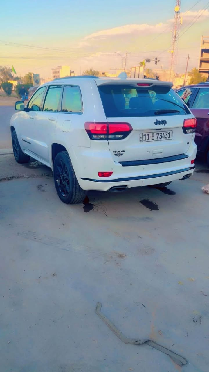 سلام عليكم جيب S 22 خليجي صار بيه حادث بال عراق سطحيه رجعه عليه مثل ما موضح بال صوره ورجعه عله البارد سياره ماشيه ٦٣ ميل سعره السياره ٣١٥ ورقه مكان سياره بغداد البلديات رقم الهاتف ***********
