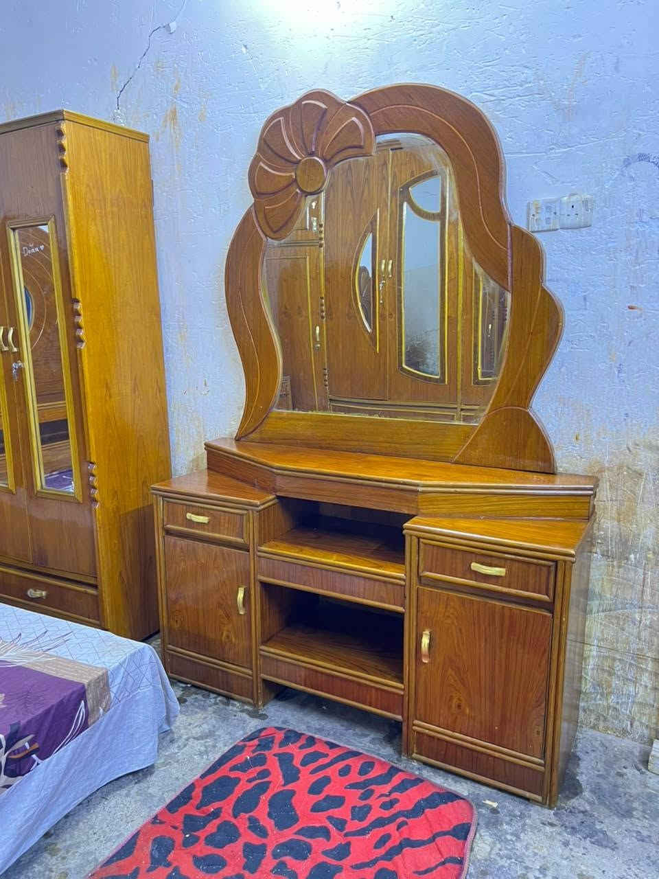 غرفه اأخشاب مستعمله للبيع نضيفه صاج داخل وخارج 6ابواب ملحق موديل نفخ مقوس حديث الزاويه كنتوريه ضهر جرجوبه براغي السعر 600بغداد الاتصال *********** متواجد واتساب اكو توصيل بكروه
