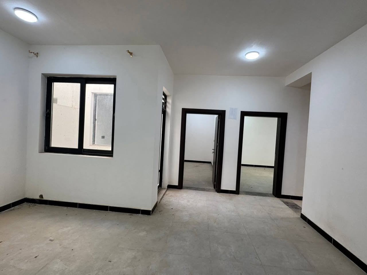 بطلوعه جداً مناسبه
دار تجاري وموقع مميز شارع 20م للبيع في مجمع النخيل

🔹 المساحة: 200 م²طابقين ثلاث غرف نوم 
💰 السعر الكلي: 175 مليون دينار
✅ الواصل: 25 مليون دينار
📄 يباع مع تطلوعة مناسبة

✨ موقع مميز داخل المجمع، في المرحلة الثانية مناسب للسكن العائلي أو كفرصة استثمارية مضمونة.

📩 للاستفسار والحجز: راسلنا عبر الصفحة أو عبر الواتساب:
📞 ‏‪***********‬‏ 
📞 ***********
