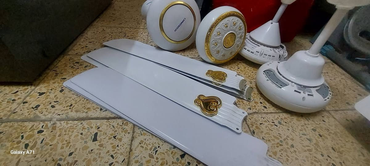 للبيع ٤ بنكات ب ٥٠ وسيت جدورة كاسيو ٥ جدورة مع ٥ قبقات ب ٥٠ وبيهن مجال للشراي مكاني طوبجي اتصل *********** بي واتساب
