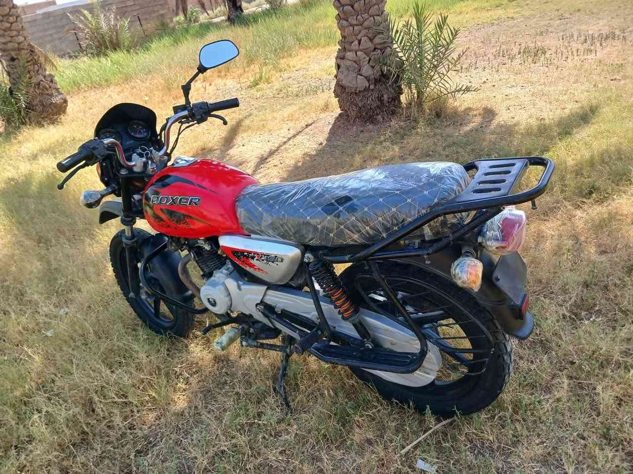 بوكسر جبلي مديل 21
اوراق اصوليه شرط الترقيم وتكفلك ترقيم 
دواسات اربعه 
اشاير لايت كله شغال 
عداد بانزين كيلو متر كله شغال 
نكره سلف 
دراجه بعدها وضع شركه محرك اخرس لا تنقيص لا تبخير 
السعر مليون و 50 وبيها مجال 
مكاني ديالى بلدروز جسر النفط 
***********
