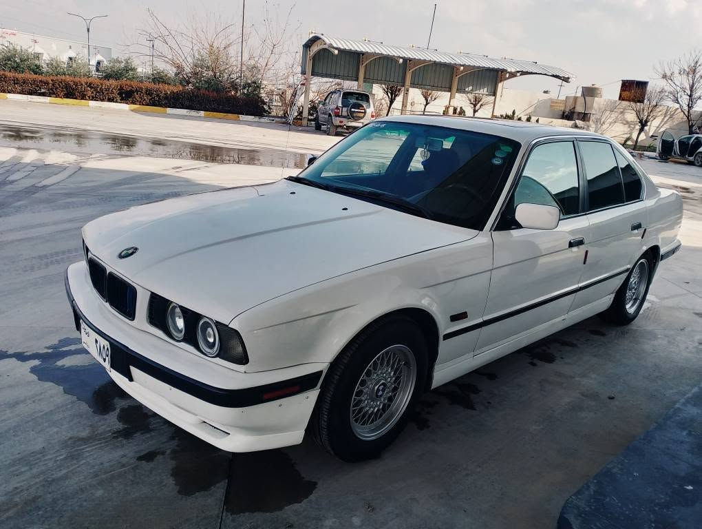 مۆدیل 1991
ئاڕم پلاستیك سلێمانی بەشەرت ئەولیات و خرامە
مەکینە 525
گێڕ توماتیك 
سڵاید
چوار جام کارەبای
سەیارەکی توندو تۆڵە هیچ مەسروفێکی نیە بەشەرتی گێڕومەکینە
*********** رانية, السليمانية
