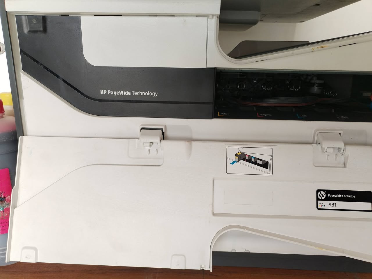 طابعه hp586  نضيفه كلش و مرتبه و سعره كلش مناسب عداده 34 الف صفحه وياه سيت حبر  استخدام شخصي  و ما مستخدمه  سعره 750 و النضافه كدامك صورته من كل مكان  واتساب ***********
