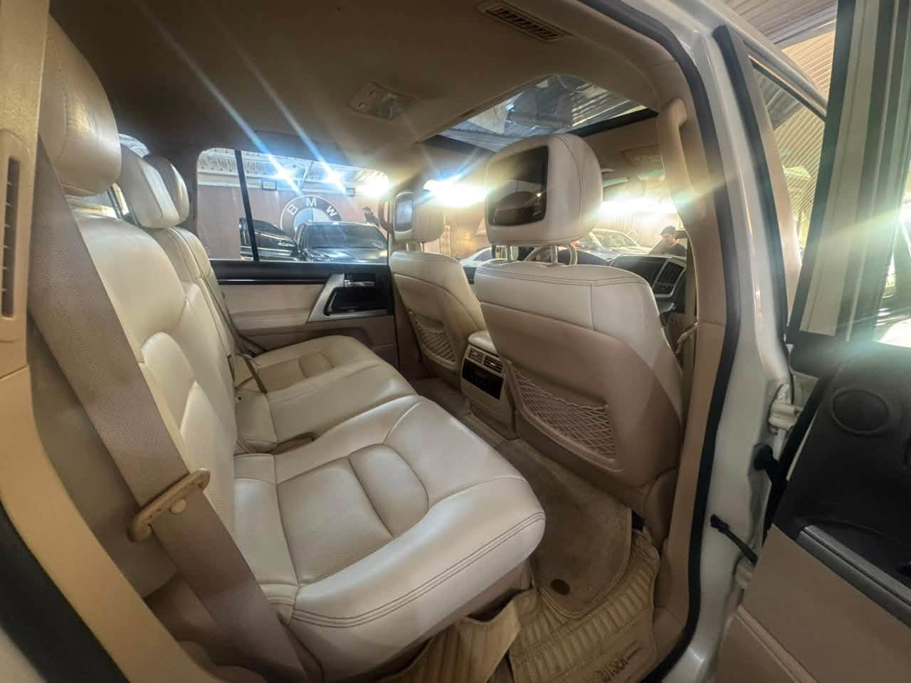 تيوتا لاند كروز  2014
VXR 8 سلندر 

بدون حادث مكفولة من الصبغ و الحادثها بيها بارد كد اصبعين بالجاملغ الامامي فقط موضح بالسونار 

رقمها سليمانية بسمي هزة قبل اسبوع مجددها سيارة ربع دينار متصرف عليها و مناقصها اي شي 

كير مكينة مكفول من الفتح و العطل 

السيارة فول موصفات للاخير 

شاشه-كاميرا-حساسات-كراسي جلد-كشنات كهرباء السايق و الراكب -3 شاشات-سستم سماعات JPL-فتحه-بصمه-تشغيل عن بعد-داخل ابيض -صندوق كهرباء-انارة زنون-تحكم ستيرن-اشاره بلمري - 5 بصمات _ اربع جام اوتو و يصعد و ينزل بالبصمة - تدفة و تبريد مقاعد 

مكانها بغداد المشتل حي المعلمين

سعرها 345 ورقة وبيها  

للاستفسار  ***********
