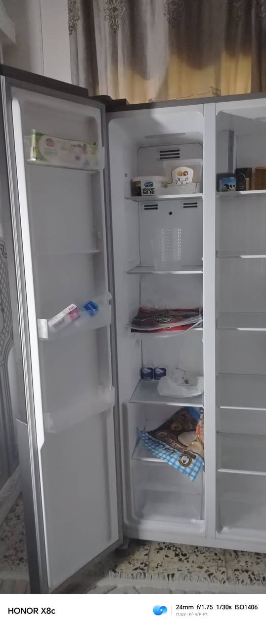 موجودة ثلاجه بابين نوع اوربي باب اليمين ثلاجه وباب اليسرى مجمدة اسمها اينرج شغاله سعرة 450 للتواصل ***********
