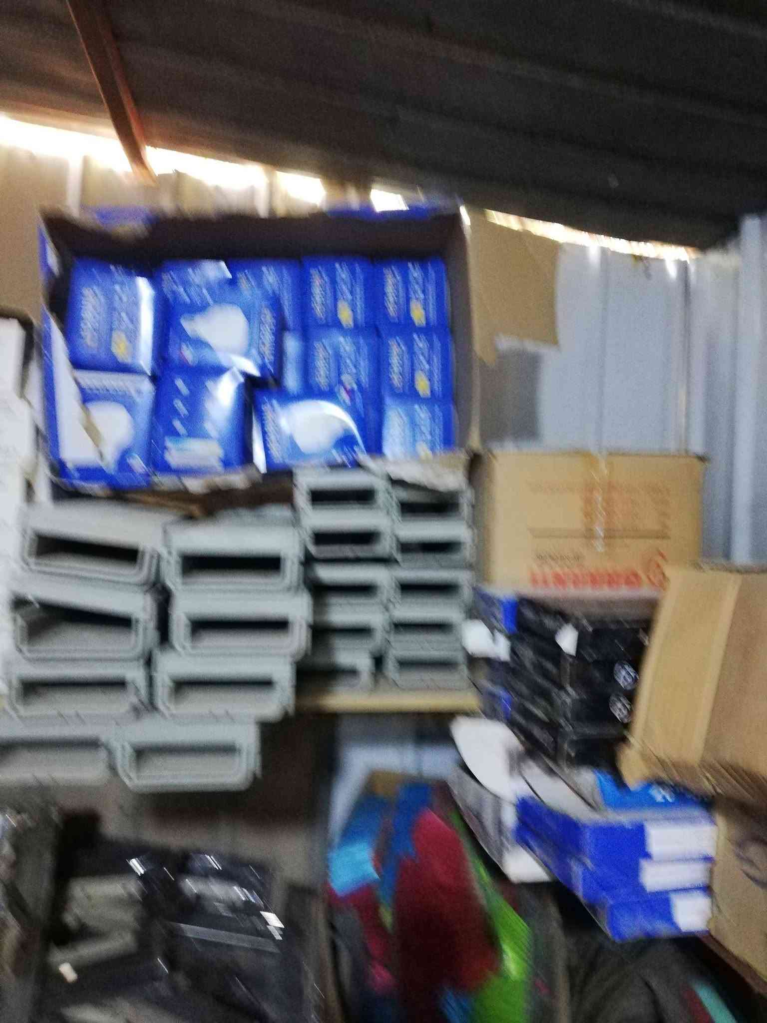 محل لبيع بغداد الملحانية قرب مسبح الرافدين *********** واتساب سعر ٦٥٠٠ مليون دكسن رفوف عدد ٨ ميز ٣ طباقات وياهن
