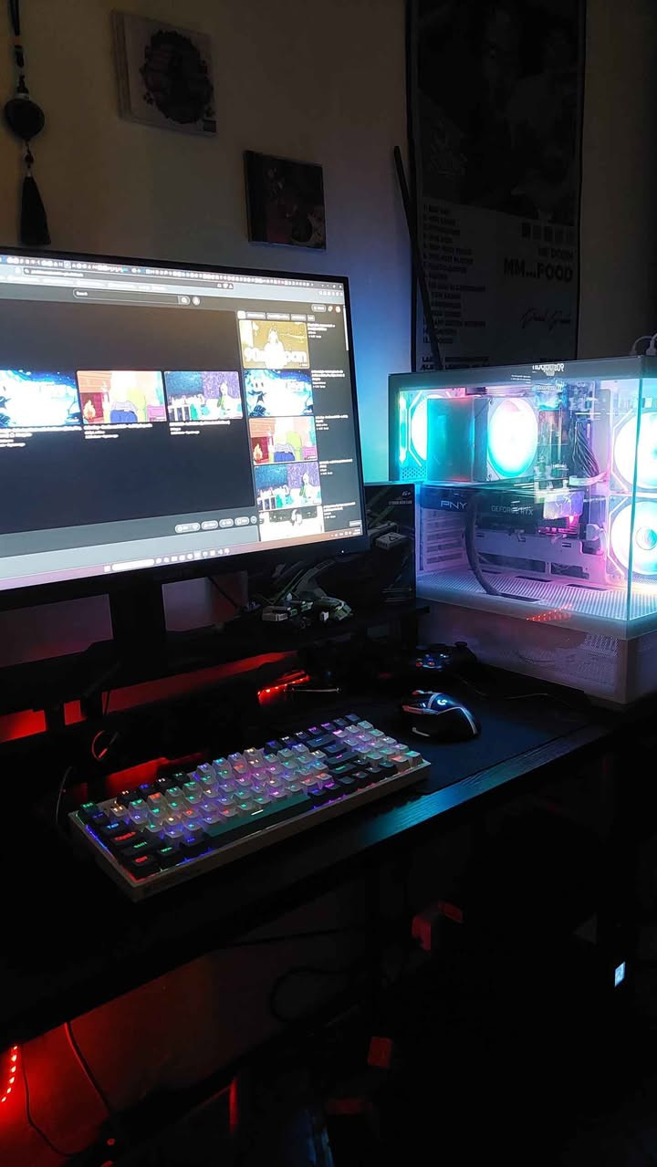 حاسبة Gaming PC متكاملة، مناسبة للألعاب الثقيلة والاستخدام الاحترافي، مع شاشة وملحقات مهمة

مواصفات الحاسبة

المعالج:
AMD Ryzen 5 7600 — Tray

اللوحة الأم:
GIGABYTE B650M AORUS ELITE AX ICE

الرام:
G.SKILL Ripjaws 32GB DDR5 6000MHz
(2×16GB) — No RGB

كرت الشاشة:
PNY GeForce RTX 4070 SUPER 12GB
VERTO Dual OC

الباور سبلاي:
ASUS PRIME AP850 850W
80+ Gold — Fully Modular

الكيس:
SAMA SV-02 White

المبرد:
XIGMATEK DIGITAL BLACK/WHITE AK6

التخزين — أكثر من 1.5TBSSD

512GB M.2 NVMe SSD — للنظام

1TB PCIe M.2 NVMe SSD — إضافي
  

الملحقات

1. شاشة GIGABYTE M27Q — حجم 27 بوصة، 2K IPS

2. UPS Online 1KVA — COMBO RISING

3. Logitech G502 SE Hero

4. Machenike K500-B94 — كيبورد ميكانيكي 
سويتش أحمر

5. عدد 2 يد تحكم لاسلكية

6. speaker sound 10w

السعر والتواصل

السعر المطلوب: 2,770,000 دينار عراقي
السعر يشمل الحاسبة + الشاشة + جميع الملحقات المذكورة أعلاه.

يوجد مجال بسيط للتفاوض الجاد.

التواصل: خاص أو اتصال على الرقم الموجود بالإعلان.
*********** بغداد, العراق
