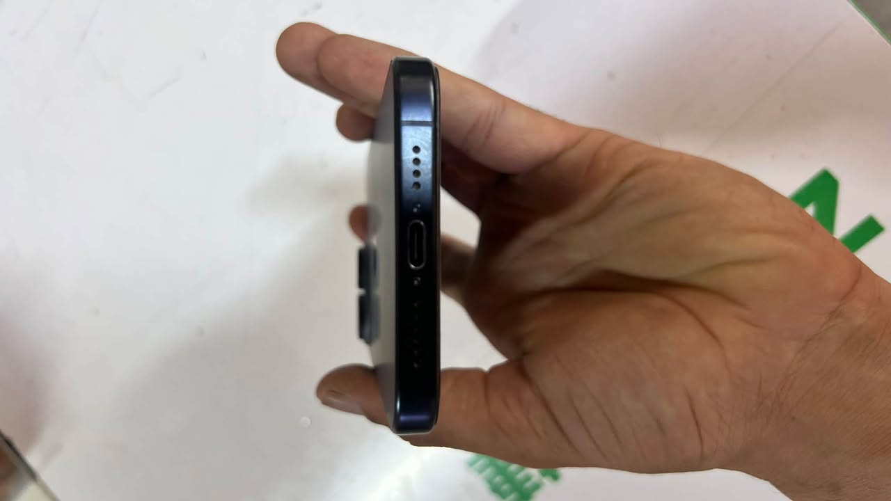 آيفون ١٥ برو ماكس • ٢٥٦ • بطارية ١٠٠٪ ٧٧ دورة