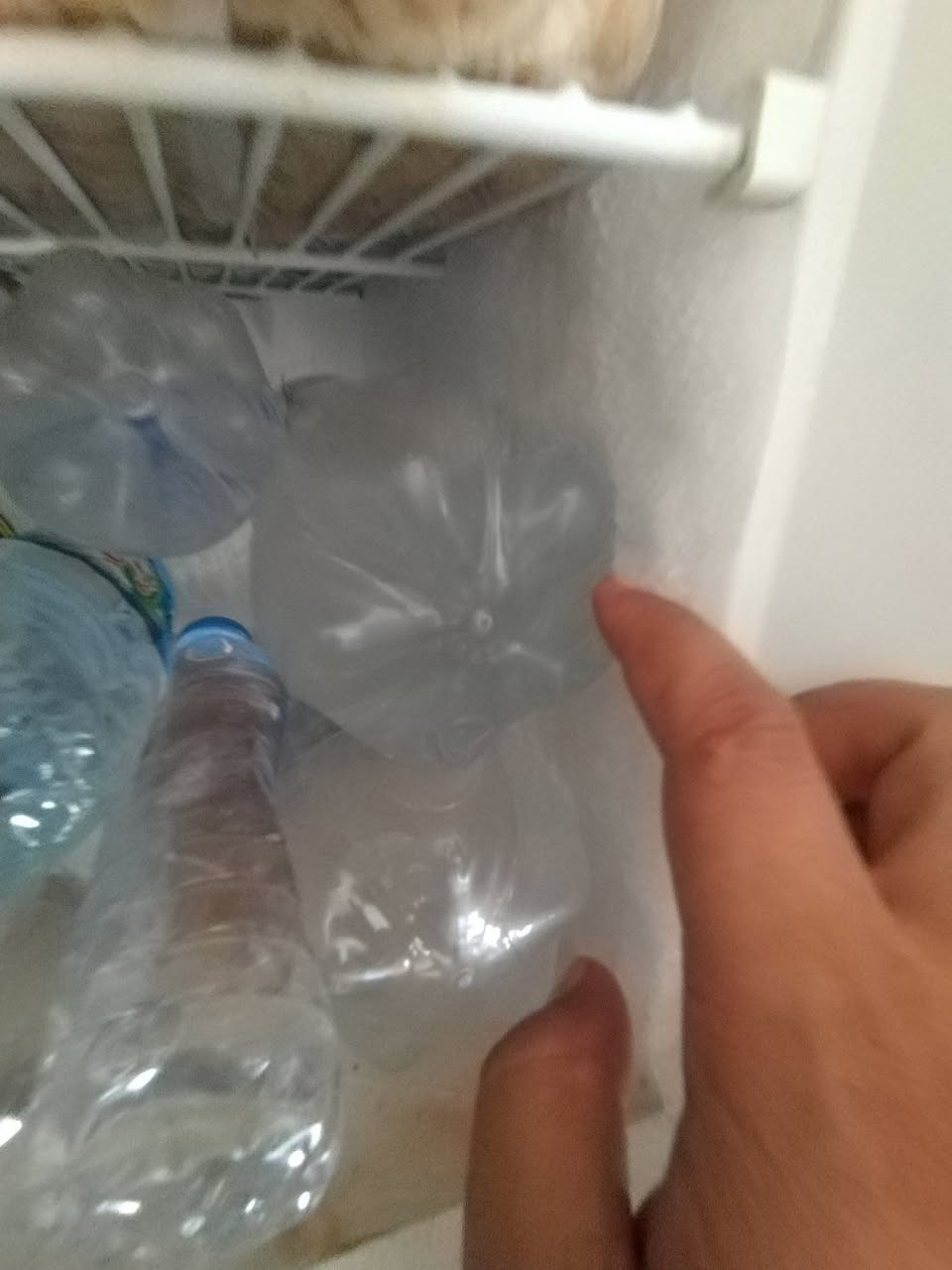 غراض بيت للبيع مستعجل لغرض السفر السعر ١٥٠ الف ثلاجة ومبردة وسنك *********** بي واتساب
