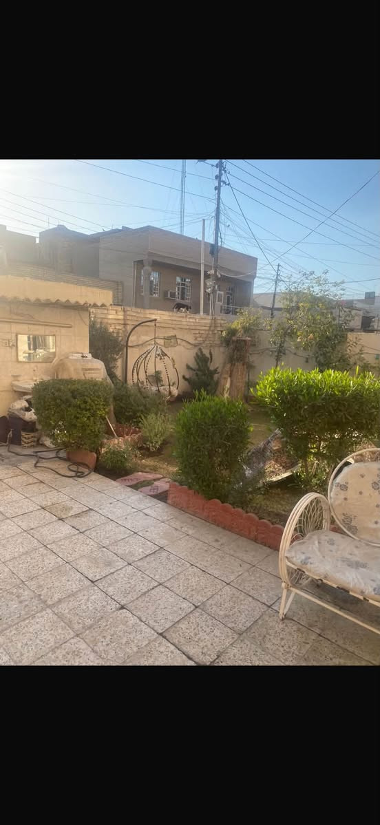 بيت للبيع المساحة 200 متر
يحتوي على 4 غرف 
الطابق الثاني بناء جديد
الموقع السويب منطقة 200
الاستفسار الاتصال على الرقم ***********
