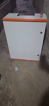 بورد كهرباء للبيع نظيف و بي سلكتر و جهاز تحويل ١٠٠ أمبير و قواطع شغالة...