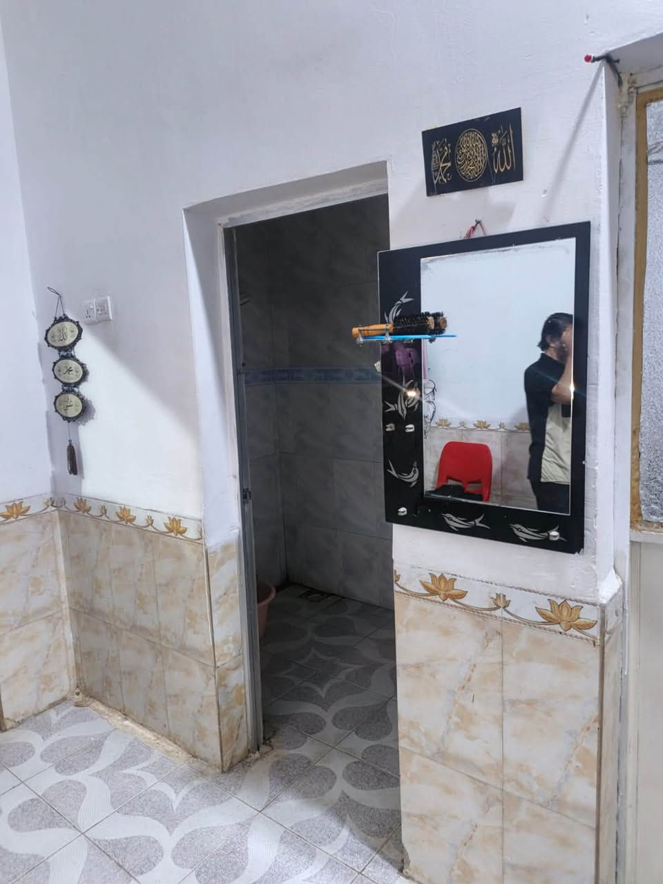 بيت ١٠٠ متر قاطين كامل مواصفات العنوان حي الفنانين قرب مدرسة نسيم ميسان
***********سعر خاص
