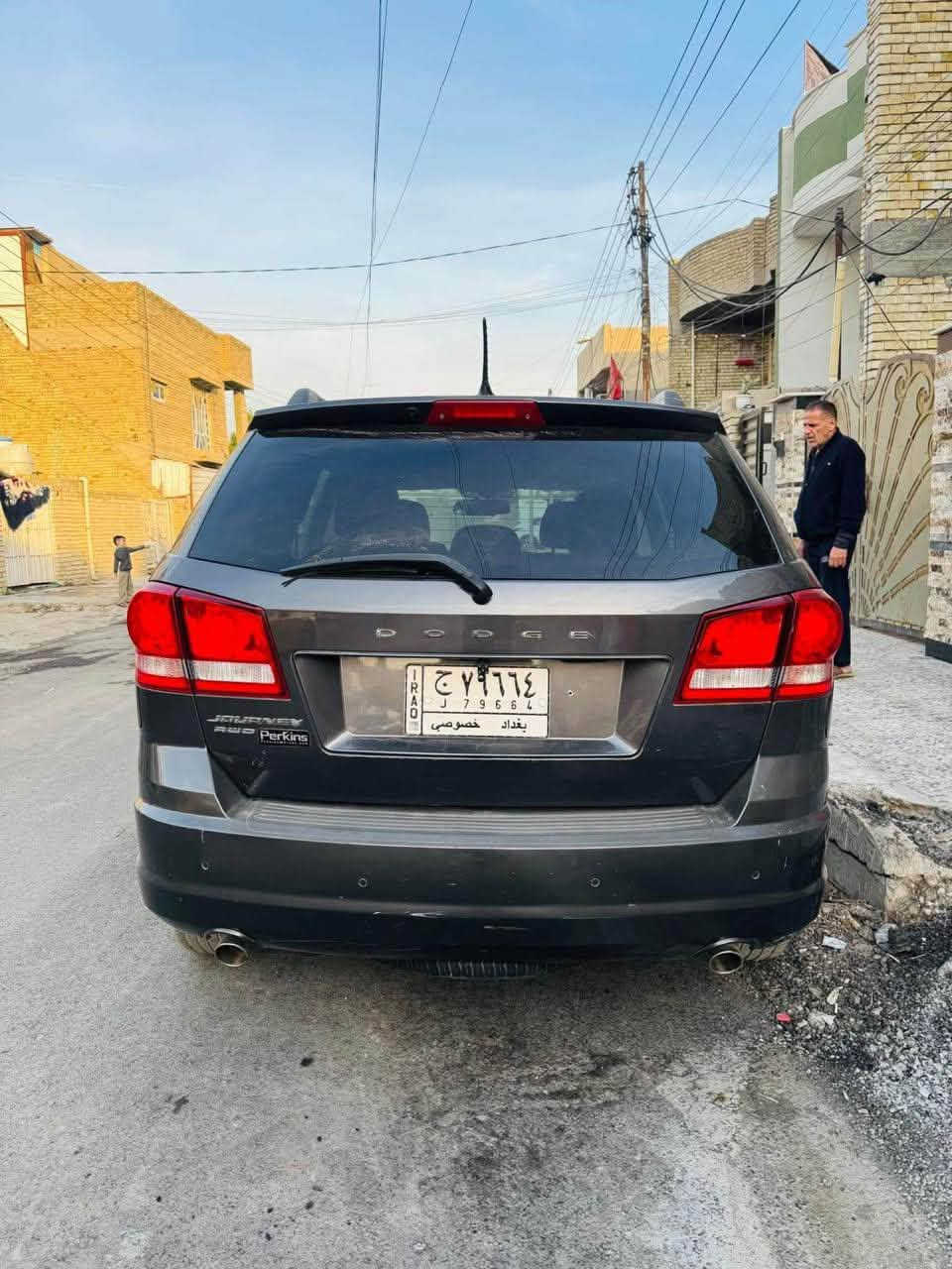 دوج جورني 2017 (SXT) - رقم بغداد (تحويل ثاني يوم)
المواصفات:
 الموديل: 2017 (مواصفات SXT)
 المحرك: 3.6 لتر / 6 سلندر  بي تنقيص ماء

 السعة: 7 راكب (ثلاث قطع تبريد)
 المميزات: بصمة دخول، تحكم ستيرن، ومواصفات أخرى.
الحالة العامة:
 الضرر: حادث الجاملغ ونفسه راجع، مع شوية صبغ بالبنيد لتوحيد اللون (بدون ضرر).
 الحدادية: جديدة بالكامل.
السعر والتفاصيل:
 السعر: 128ورقة 
 المكان: بغداد - الأمين الثانية.
 للإستفسار والاتصال: ***********
