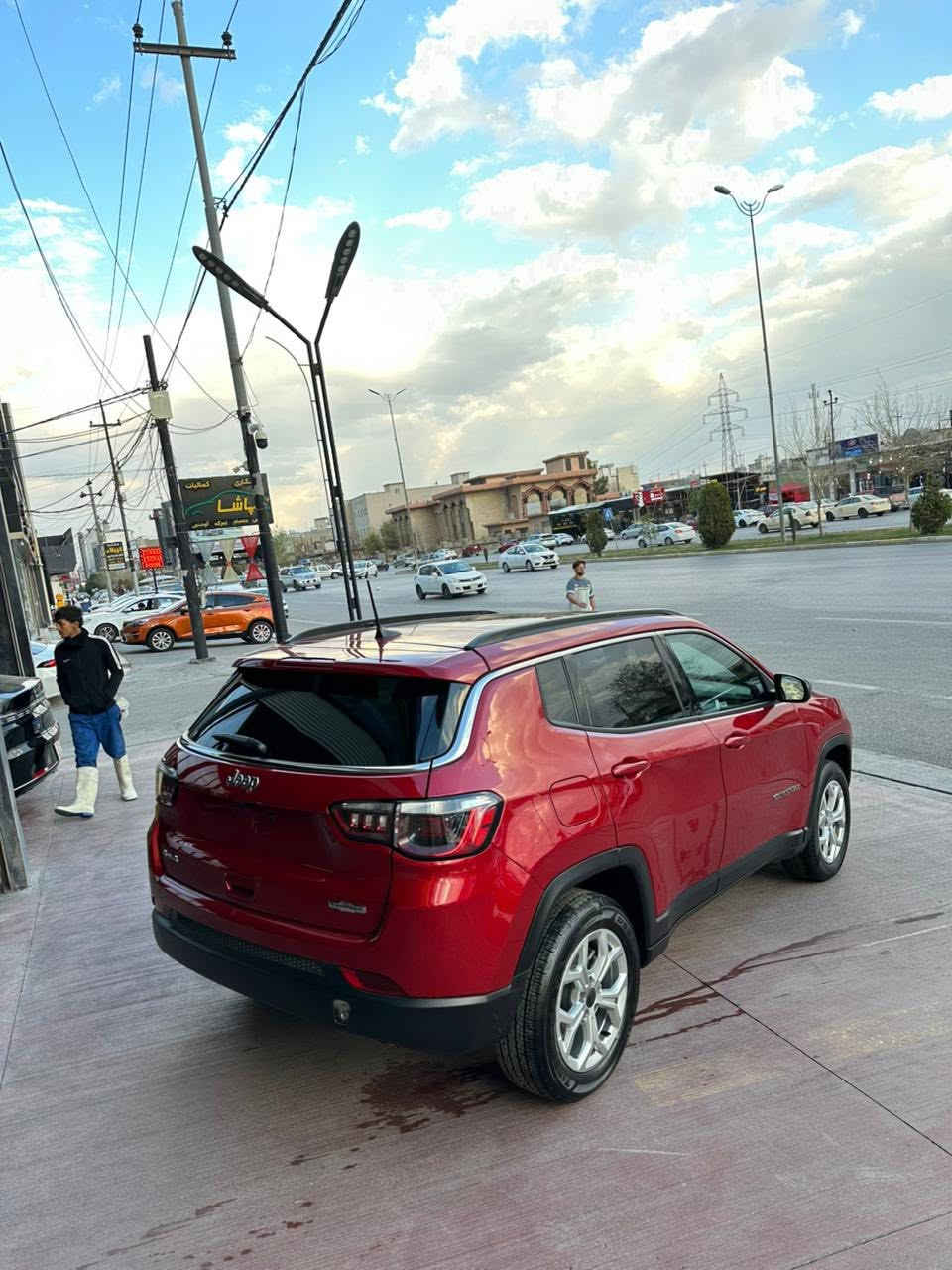 Jeep compass 2025
سلام عليكم

جيب كومباس 2025 فول مواصفات

رقم كاتى تترقم شمالي

سيارة جديدة لوك ماشيه 15000الف فقط

بنيد صبغ فقط بدون دواخل نهائيا 

بيها مكانات تعديل PDR بسيطة

الايرباكات كلهن سليمات✅

سيارة فول مواصفات وجديدة وبالعافيه للي تكون من نصيبة 

المواصفات 

▪️ الفئة:  LATITUDE فل كامل

▪️ المحرك: 2.0 تيربو 4 سلندر بقوة عالية واقتصاد بالوقود

▪️ ناقل حركة أوتوماتيك 8 سرعات + دفع رباعي AWD

▪️ اللون: أحمر مميز

▪️ لايتات LED أمامية وخلفية + LED نهاري

▪️ داخلية جلد فاخرة مع تطريز مميز

▪️ مقاعد كهرباء مع تدفئة

▪️ شاشة وسطية كبيرة + Apple CarPlay + Android Auto

▪️ شاشة عدادات ديجتل كاملة

▪️ كاميرا خلفية 

 + نقاط عمياء

▪️ مثبت سرعة + تحكم ستيرن متعدد

▪️بانوراما على طول السقف

▪️ دخول ذكي وتشغيل بصمة

▪️ مكيف أوتوماتيك دجتل قطعتين امام وخلف

▪️ نظام مانع انزلاق + ثبات إلكتروني + وسائد هوائية متعددة

▪️ ممشى قليل جداً وحالة وكالة 

💰 السعر153$ ورقة ومجال بسيط 

عنوان اربيل

للاستفسار
*********** واتس اب
***********
