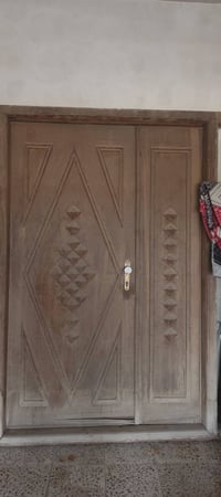 باب خشب • نضيفه • تفحصه بيدك