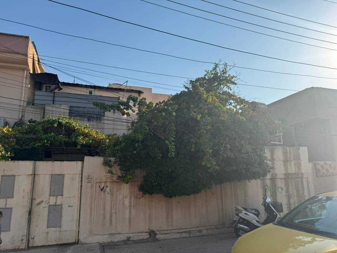 يوجد دار للبيع  للسكن حي سومر فرع مكوه ضهر سوق سومر الدار طابقين المساحه 200 متر يتكون غرفتين نوم استقبال هول مطبخ مشتملات داخليه خارجيه طايق الثاني غرفتين هول مطبخ مشتملات داخليه خارجيه سعر البيت 185 مليون التواصل على الرقم ***********
***********
