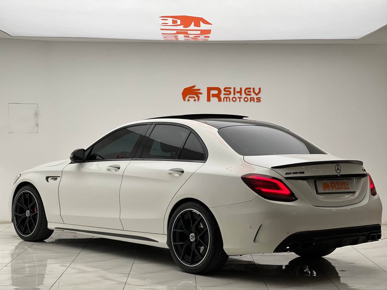 Mercedes-benz C43 2018 🚀🚀
‎مرسيدس سي ٤٣  ٢٠١٨ 

السيارة وارد الماني ضمان✅
:‎مواصفات
(فتحة سقف -رادار و حساسات ٣٦٠ درجة-شاشة-كاميرة خلفية -ابواب و تشغيل بصمة-كشنات جلد تدفئة و خزن-اوتو بارك-داتا شوو-صوت اكزوس AMG بلادي-Adaptive Headlights) يعني فول فول

‎مكينة 6 سلندر+توين توربو حجم  3.0 لتر
‎ماشية 78,000 ميل فقط
‎ضرر السيارة بس حافة بنيد و شبر من جاملوغ و مكانين اكو بارد بدون دواخل بدون ايرباك
‎
‎السيارة كلش حلوة و نظيفة
‎مكفولة من كير و محرك وكهربائيات

‎ب  سعر (٢١٥)$ ورقة و بيها مجال للطيبين

‎مكان السيارة

‎دهوك -معرض ارشف R-Shev
‎رقم51 من معارض التيرمينال 

***********
*********** دهوك, العراق
