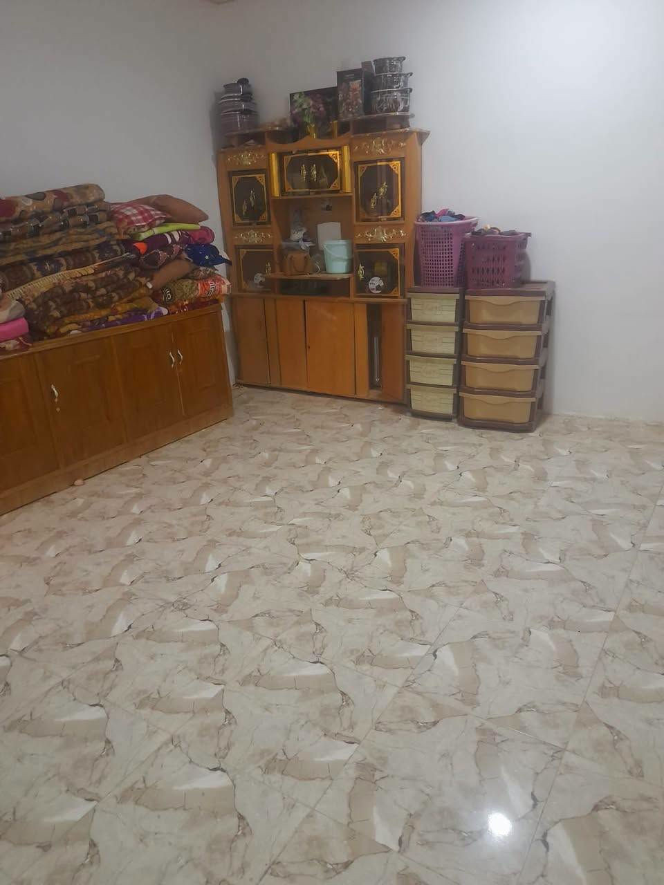 مشتمل للبيع في حي الخبراء  100 متر 
طابقين 3 غرف نوم 💤 3 حمام 🛀 
.للاستفسار يرجي الاتصال على الرقم المكتب الخاص *********** مكتب 🏢 مجيد السامرائي العقارات
