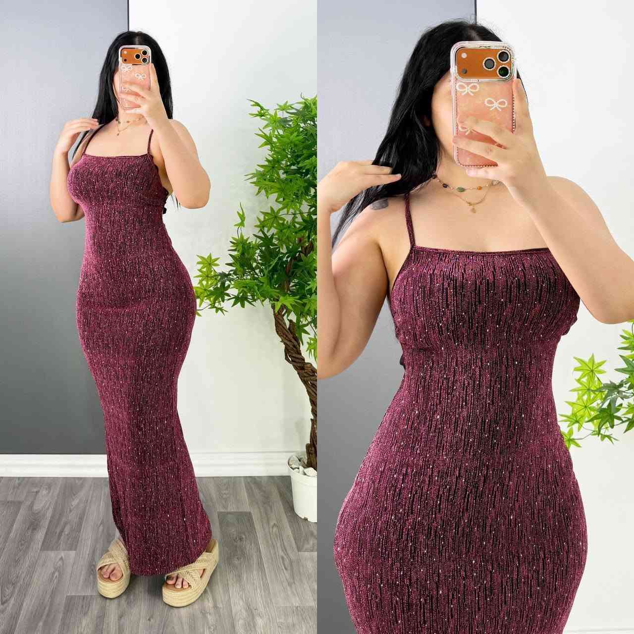 فستان من الستراس ❤️❤️💎 

 فستان طويل سليم فيت (Slim Fit) بظهر مفتوح مع حبال متقاطعة
 خامة القماش ستريتش ملكي براق ومريح للجسم

القياسات : فري سايز يلبس من وزن 50 الى 80 كيلو ✔️

🚘يوجد خدمة توصيل لجميع محافظات العراق 
الحجز خاص واتساب🌹🌹***********🌹💔🌹💔
