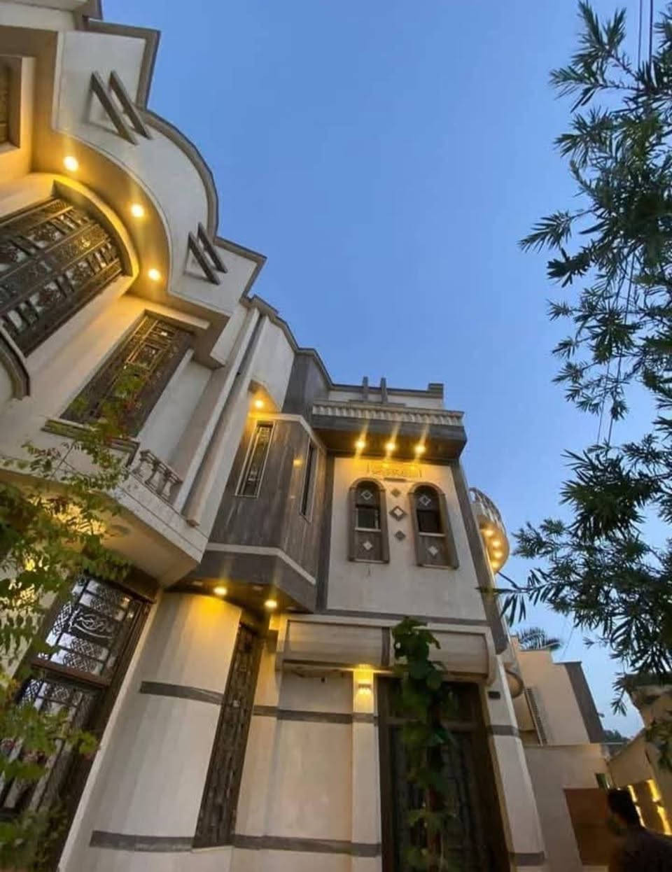 دار للبيع 306متر ركن الإدارة المحلية خلف البهو بناء حديث للاستفسار مراسلة الصفحة أو الإتصال ***********
