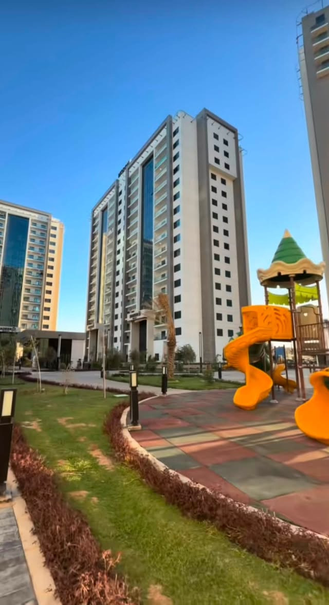 🌃 شقة للإيجار في مجمع البروج – بناية هدير
📐 المساحة: 178 م²
🛏️ 3غرف نوم
✈️ إطلالة مميزة على شارع المطار

الايجار 1,000$

📞 للتفاصيل والحجز تواصل معنا : ***********
#عقارات بغداد بيع وشراء وأيجار #100k
