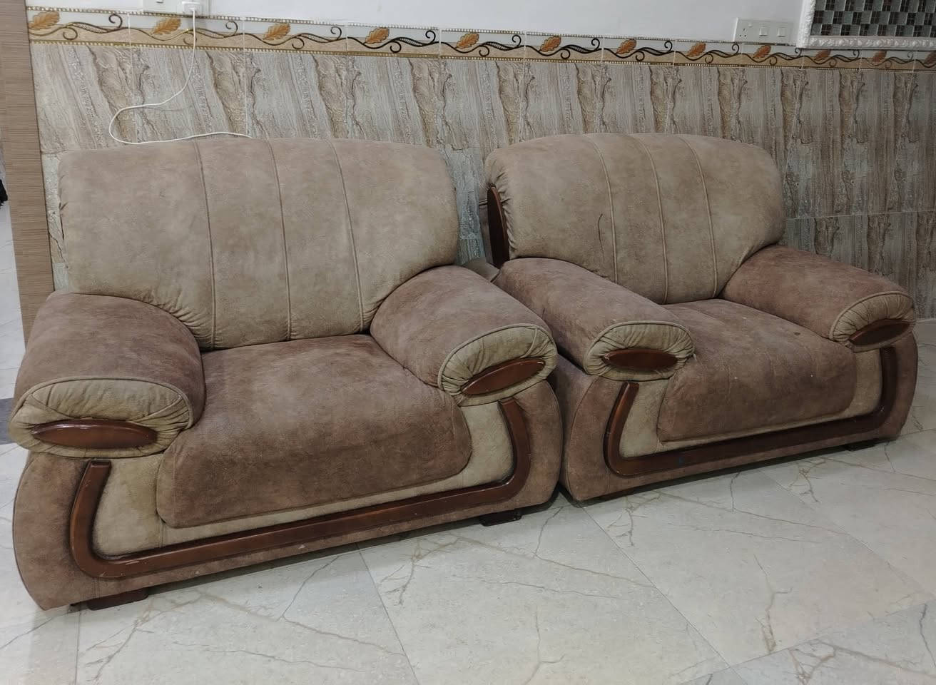 غرفة نوم ٦ابواب ب٦٠٠ الف كنتور صاج ٦ابواب طابقين ب٣٥٠الف
تخم ١٠ مقاعد ب٣٠٠ الف
قريوله حديد نفر ب٤٠ الف
دوشك ابو نفر سبرنك ب١٥ للتواصل الاتصال على الرقم ***********
