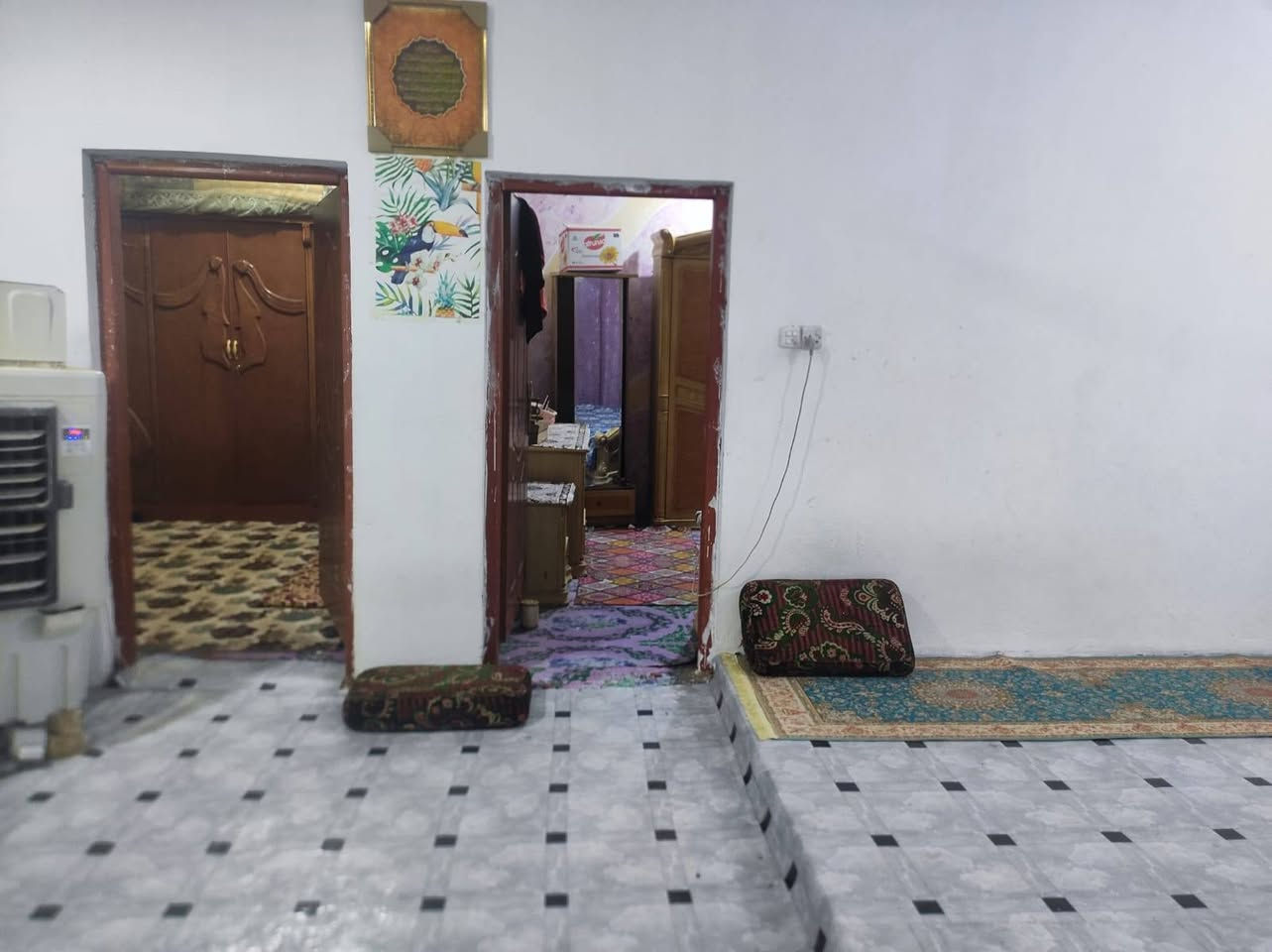 بيت للبيع ب خشابة بستان آل جايد قرار محكمة نقل أسهم  ب محكمة سند25  200 متر كونكريت كامل البيت ومنطقة كامل خدمات ماي مجاري كهرباء مقرنص مطبخ حار وبارد استفسار الرقم ***********
