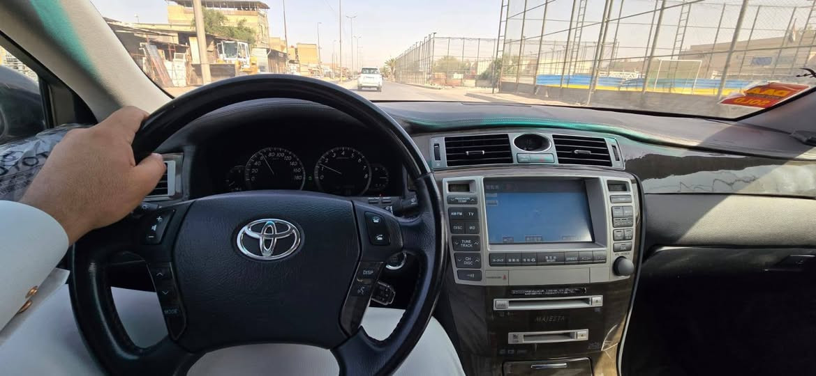 TOYOTA CROWN MAJESTA👑
للبيع تيوتا ماجستا. 2007 
اصولي💥 شرط المداور قرار 48
الون نيلي ملكي  
رقم صلاح الدين شرط المداور السياره بأسمي
المواصفات👇 
5دكم 
تحويرة نجف فوك وجوه 
✅ محركها V8 الحجم 4300
✅ تبريد امامي خلفي3قطع.
✅ 3قطع بردات خلفيه.
✅ اربع كشنات كهرباء.
✅ 5بصمات ابواب+بصمة تشغيل+ صندوك شفط 
✅ حساسات  امامي وخلفيه
✅ كامره خلفيه 
✅ بگ لايتات لد اصل.
✅ ثلاجة
✅ مري ترحيب عند الاقتراب+اشاير بالمري والجملغات.
✅ ستيرن كهربائي 
✅ مري كهرباء+هيتر♨️
✅ تحكم ستيرن+كروز تثبيت سرعه.
✅ جنطه جكات كهرباء 
وباقي المواصفات المعروفه لل5دكم.
والسياره جاهزه على اخر حبايه.
والسياره بالواقع اجمل من الصوره📷.
العنوان بغداد قرب حي النصر 
للاستفسار📞***********
السعر 185
