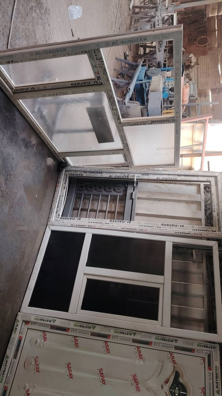ابواب pvcوشبابيك مستعمل للبيع سعر مناسب النجف ***********
