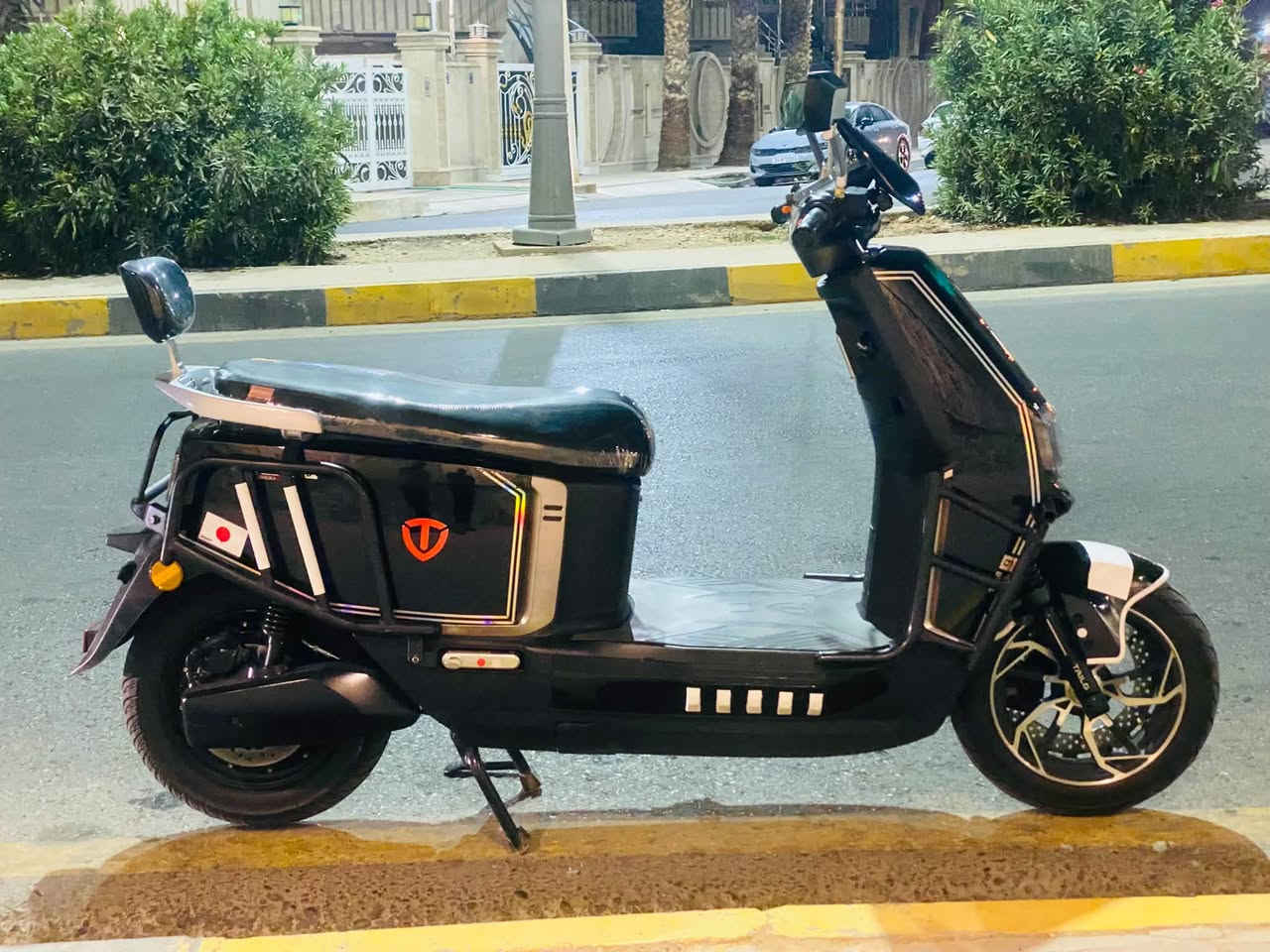 سلام عليكم تيسلا للبيع
مطور موصفات معروفه

مطور نضيف دبل بصمه

سعرو مليون بي مجال 

***********
