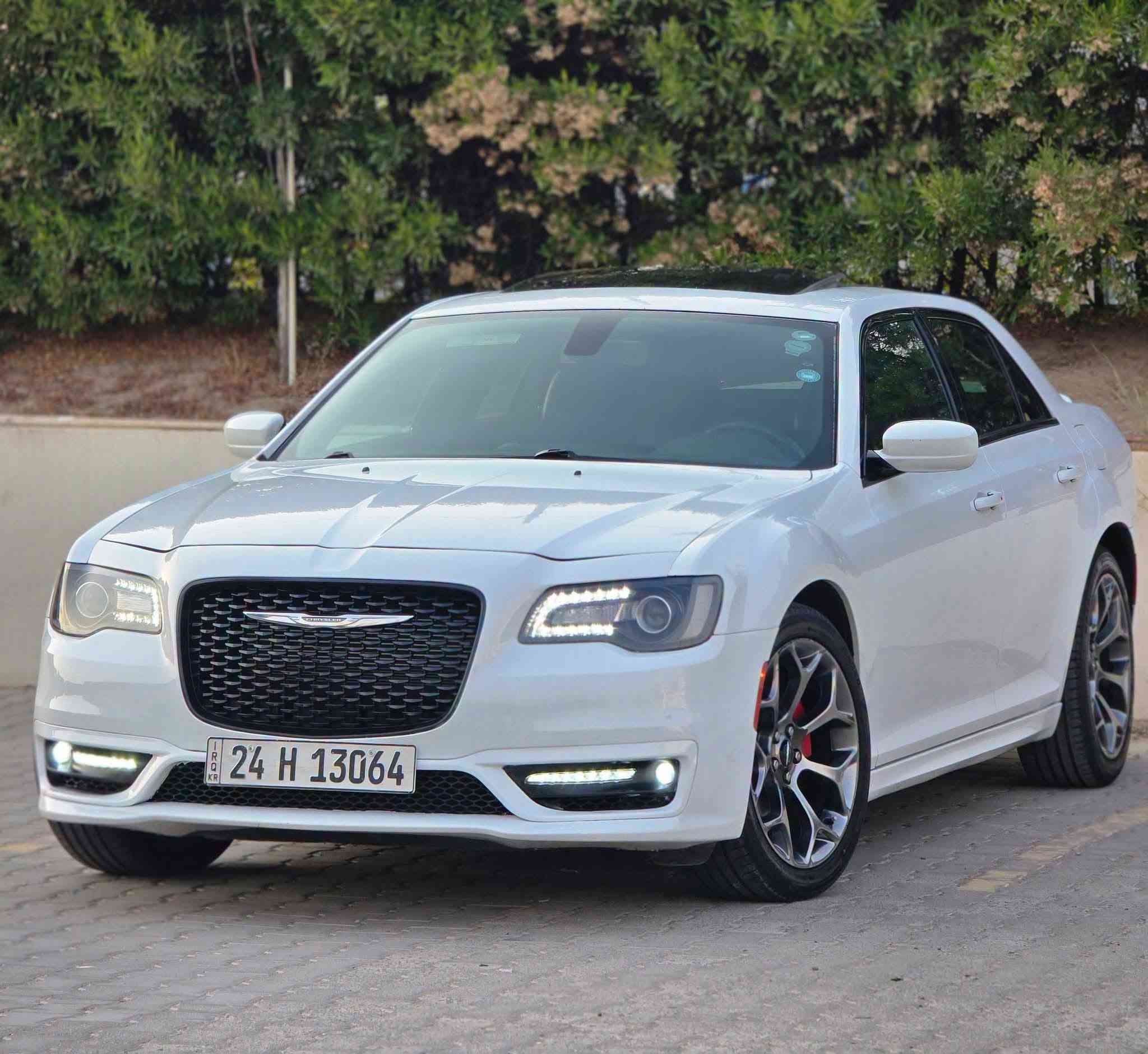 السلام عليكم الاخوان ..
كرايسلر 300s 2018 ..
وارد كندي ماشية 77 مايل ..
مواصفات اس معروفة مواصفاتها ..
كير محرك بشرط مامفتوح ..
سيارة كلين تايتل مكفولة من صبغ و بارد 
سيارة جاهزة من كلشي ..
***********
