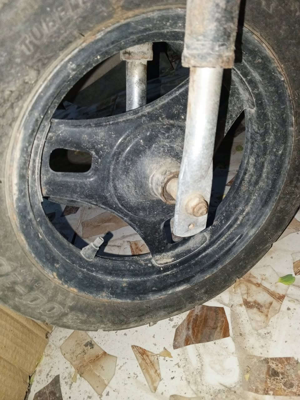 سلام عليكم عندي 2عدد ويل دراجه سازوكي60نضيفات ثنينهن ب40 هنه وتايراتهن +اي شي يخص دراجه سازوكي عندي راسلني خاص او اتصل عل رقم ***********
