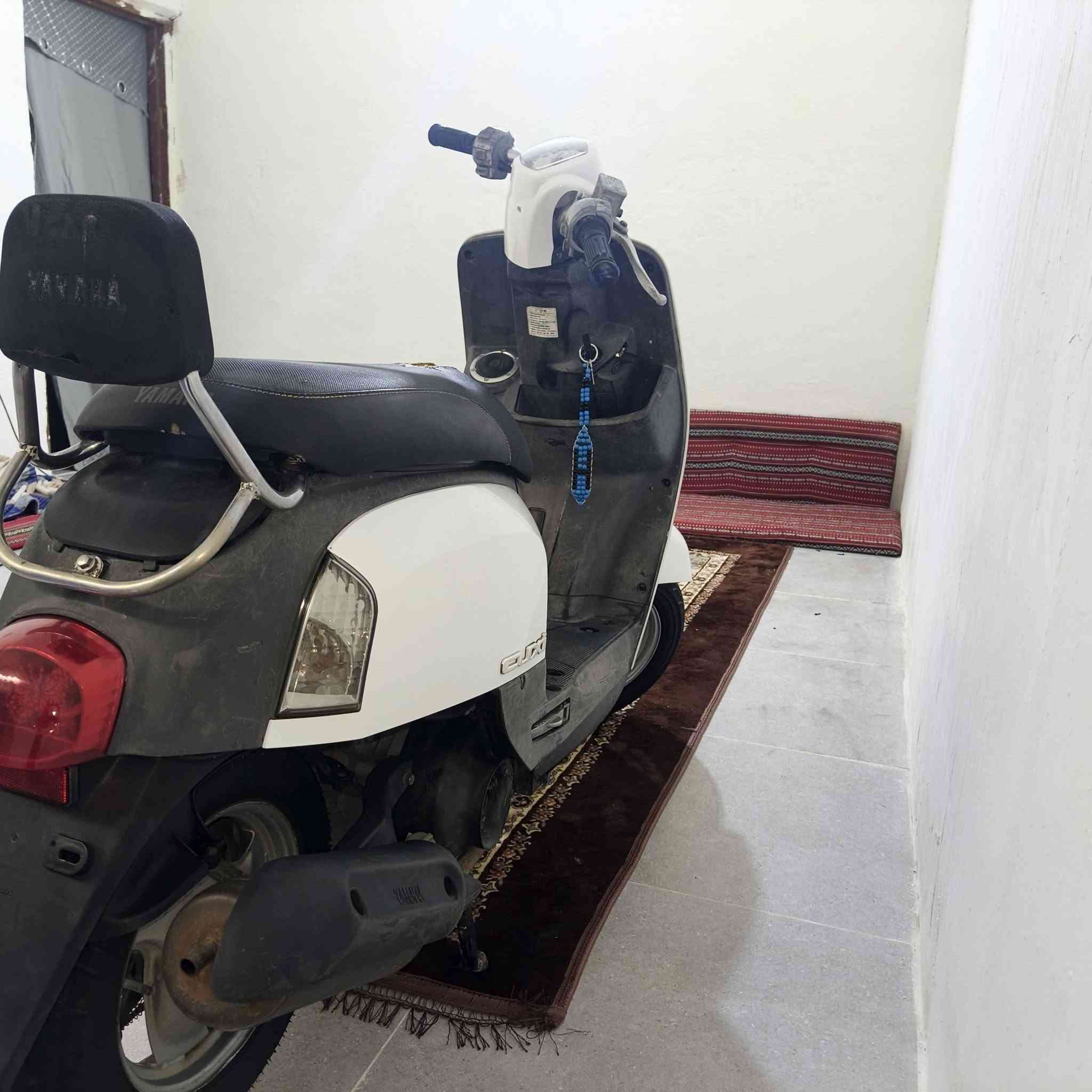 سلام عليكم دراجه ماكس بوليسي بسعر 925 دراجه رمبه  جيب فيتر وتعال افحص محرك ما مفتوح وشلعه ومعدل ونعومه لا تنقيص ولا تبخير  كهربائيات كلشي شغال   بلاديه باله دراجه منزله من رنبه فقط تغير الون اوكفره بلاد موجود الونه اسود  بلادي تخم تاير جديد.وتوه بولشتها بوليش عام  مكاني بصره تقاطع الكزيزه قرب محكمت الكزيزه رقم هــ/*********** متواجد وتساب فقط

