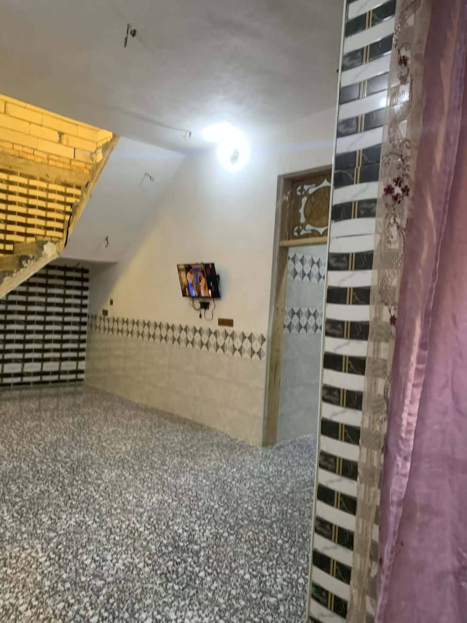 لـلـبـيـع أو الـمـراوس 
بـيـت طـابـو زراعـي سـنـد 25 تـحـويـل مـبـاشـر 
الــمــسـاحـة 360 مـتـر  
بـنــاء جـديـد طـابــوگ و صـب كـونـكـريــت 
بـنـاءه حـديـث / يـتـكـون مـن إسـتـقـبـال و صـالـة و مـطـبـخ خـارجـي و داخـلـي و إثـنـيـن غـرف و حـديـقـة و صـحـيـات خـارجـيـة و داخـلـيـة 
الـمـعـارة شـارع حـسـيـن ابـو الـدهـن عـرض الـشـارع 8 مـتـر 
سـعـره 78 مـلـيـون و بـيـه لـلـشـراييي
يـرهـم مـراوس بـقـطـعـة أو بـيـت (  بـحـي بـابــل أو شـارع عـلـي قــمـارة  ) و يـنـطـي فـرق
للإسـتـفـسـار مـراسـلة الـصـفـحـة او الإتـصـال عـلـى الـرقـم ***********‪

