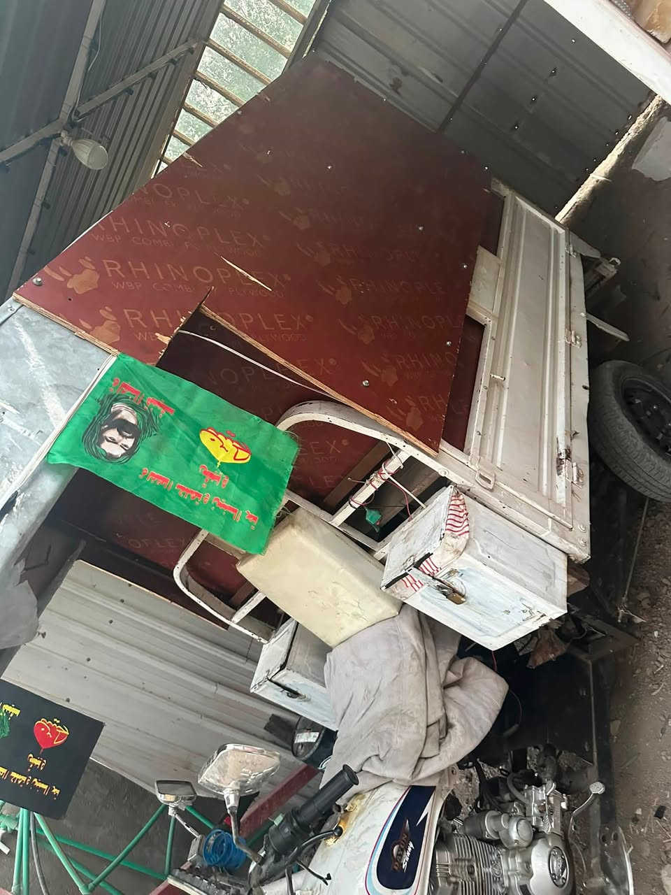 سلام عليكم ستوته موديل ٢٠١٠ ام تيار اوراقه وسنويه ورقم منفيز مكينه مجفته جديده وناعمه خير من الله كهربائيات كله شغله كير بوكس جديد انبيثري وسماعات مكان بابل حله شارع ٨٠ طريق نجف السعر مليون ٢٥٠ ***********
