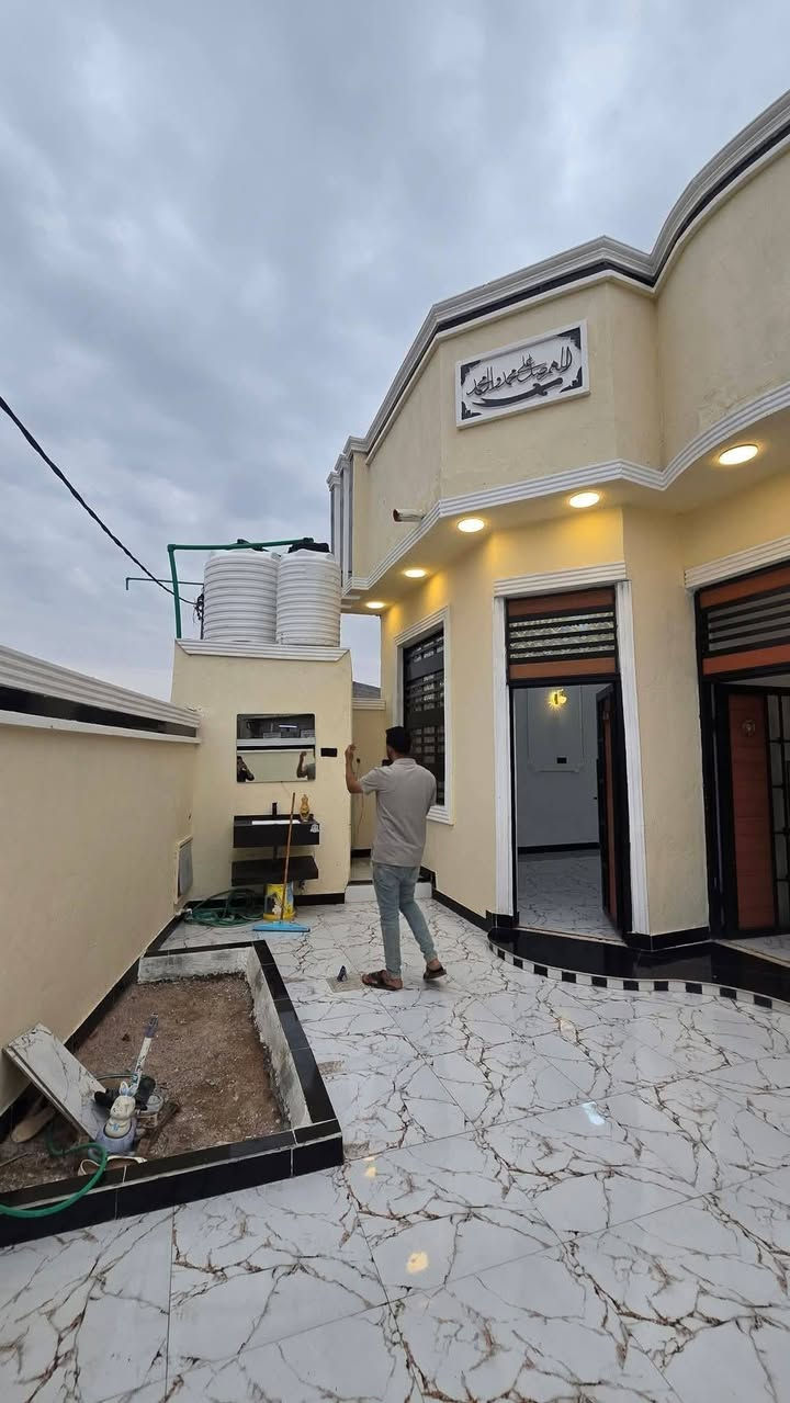 يتوفر دار سكن اللبيع
العنوان حمدان شارع المركز 
مقابيل صناعية حمدان 
نوع العقار طابو زراعي سند 25
المساحة 200متر 
يتكون 2قرفتين وصالة ديوانية صحيات مطبخ كراج 
بناء 2026
منطقة ومقاطعة جديدة 
سعر 90مليون وقابل التفاوض شي بصيط 
ستفسار ***********
ابو عباس
