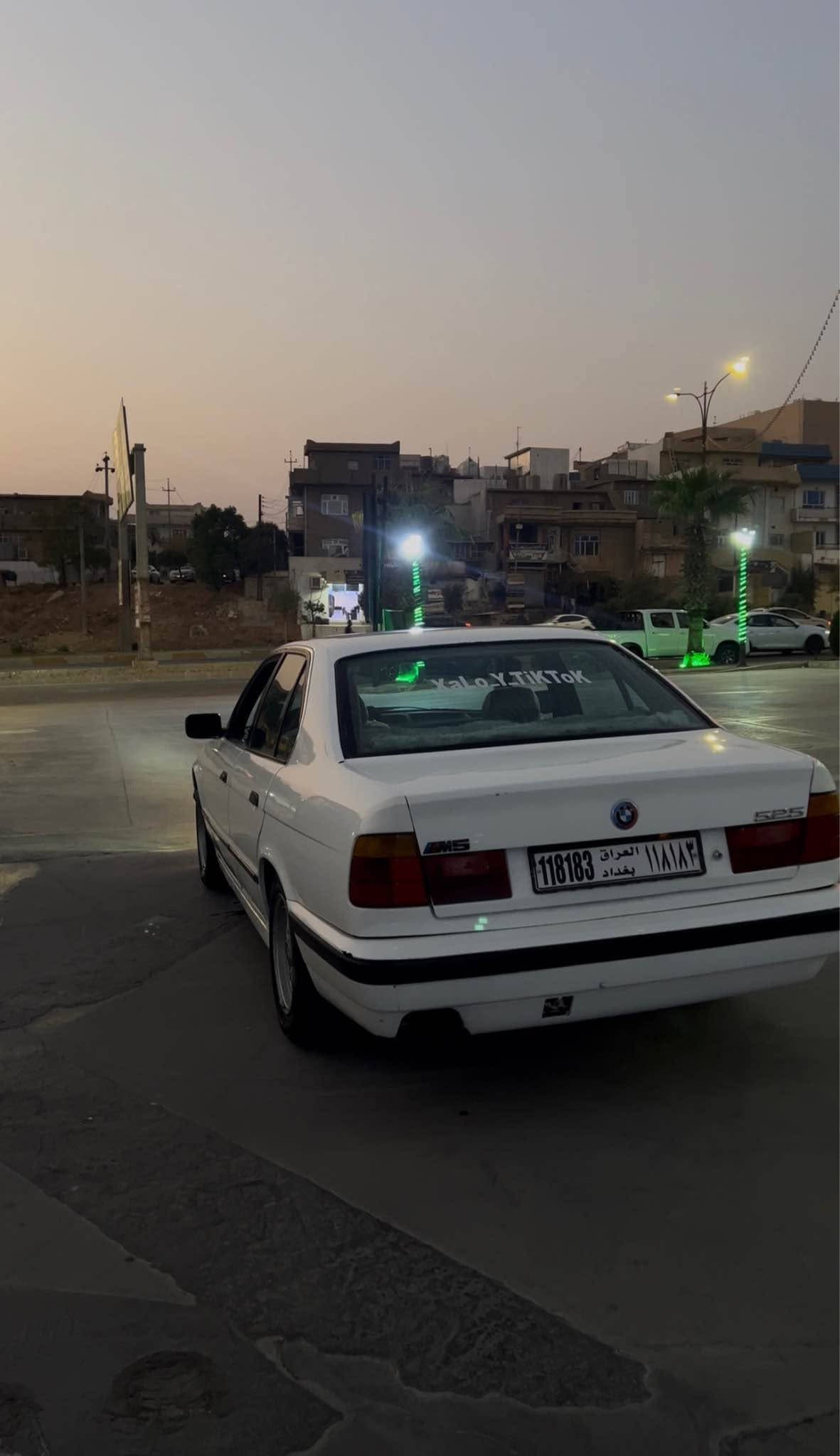 Bmw 525
1990
دیجیتاڵ
بۆ فرۆشتن 
چوار تایەی لۆکی لەسەرە
ویلی حەسیری
بەرگە درگای جوان 
کوشن جڵد
تەبریدی بەس خاز و وایەری ac 
ئەوێت 
ئاڕم پلاستیکی سلێمانی 
گەرمی ئیش ئەکات 
فڵچە و ئاوی جام و مکەبەرەو تەرجیل و گڵۆپی ناوەوەو هەر هەمووی ئیش ئەکات 
ناو گێچی کریستاڵ 
سەیارەکە جایزە دەمێکە لای خۆمە کامل مەسرەفی کراوە ئەوەی کە مابێتی یەک بانسی پێشەوەی ئەوێت و هیچی تر 
داعم و لێدراوی یەک چەمەلەغی دوای هەیە بێ ناو گرتن بەس قرچێکی بچووکە شایەنی باس کردن نیە بەس ماڵی خۆم حەرام ناکەم بۆ دوو دینار 
کامل بۆیاخە سەیارەکە بۆ هەر پرسیار و زانیاریەک یان نامە بنێر یان تەلەفۆن بکەن ڕەجای خواتان لێ ئەکەم بۆ عەیب تەلەفۆن مەکە ئەوەی شت بێت نووسیومە سەیارەکە تەنها فرۆشتنە تەلەفۆن مەکە بۆ ئاڵوگۆڕ  قیست و قەرز چونکە نیمە 
سەیارەکە نرخی ٣٤ گەڵایە 
لە سلێمانیم گەیاندن و نزیک کردنەوەم نیە مشەریت وەرە سێری بکە 
بە ڕۆ لە بەنزینخانەی شێری چیام بە شەو لە چوارچرام 
ڕەقەم تەلەفۆن 
***********
*********** السليمانية, العراق

نص مكتوب في الصور:
- XaLo_Y.TikTok