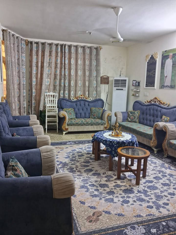 تخم كامل • ٢كبار ٢وسط • ٤ كرسي