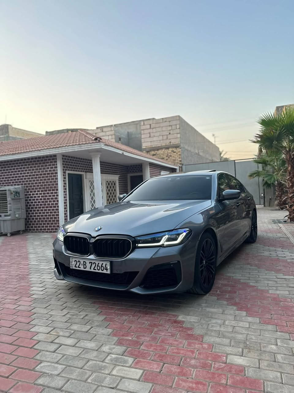 للبيع BMW 530i موديل 2020 أصل M Sport بلادي فول مواصفات:
ماشية فقط 71 الف - mil

المحرك والأداء: محرك B46D توين توربو، كير أوتوماتيك رياضي بـ 8 سرعات مع شفتات ستيرن، نظام تعليق M الرياضي ودفع خلفي.

فتحة سقف، كراسي مريحة كهربائية بذاكرة وتدفئة، إضاءة محيطية

هد أب ديسبلاي (Head-Up Display)، صوت Harman/Kardon، كاميرات 360، ودخول ذكي

لون مميز: بلو-ستون ميتاليك (سماوي)

الضربة: ضربة خفيفة بالخلف ومبدلة جنطة "بلادي"
 (ومرفقة صور الحادث للشفافية).

السعر: 29,5

للاستفسار واتساب : [***********]
