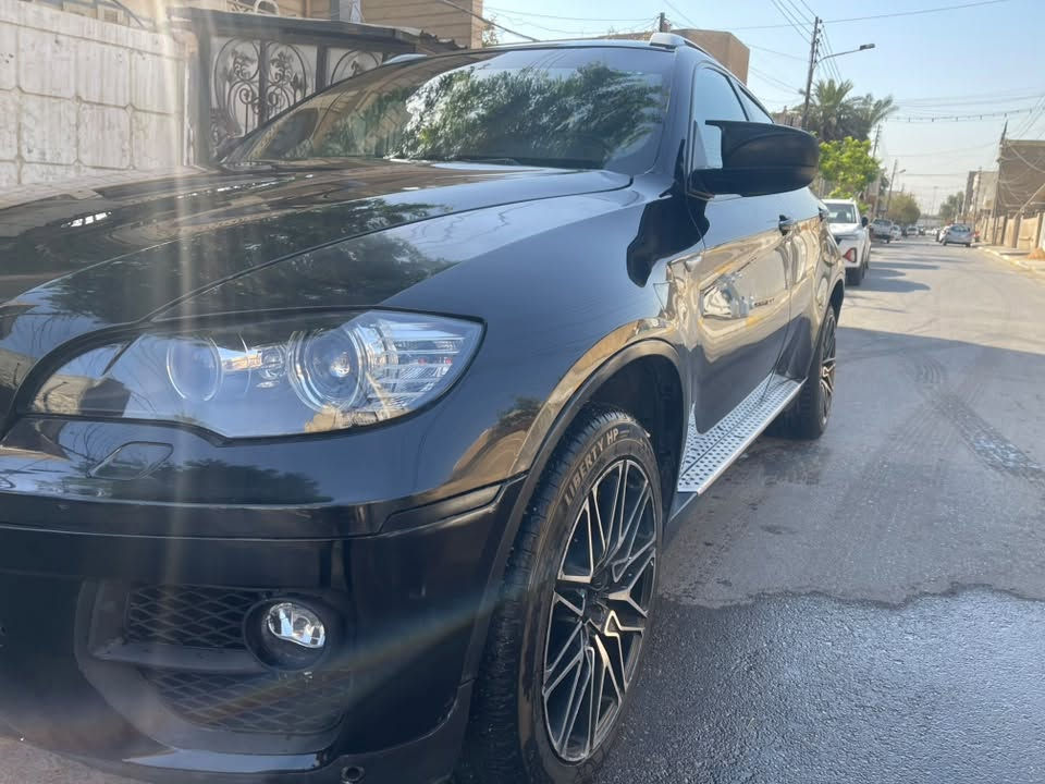السلام عليكمBMW. x6موديل 2009 خليجي بيه قطعتين صبغ على ربع ربع  سياره فول 1/1مكينه كير جدد 8سلندر منضومه تبريد قبل شهر مبدله جديده سياره حلوه وجاهزه السعر 115$وبيه مجال للبيع فقط مكاني بعداد***********
