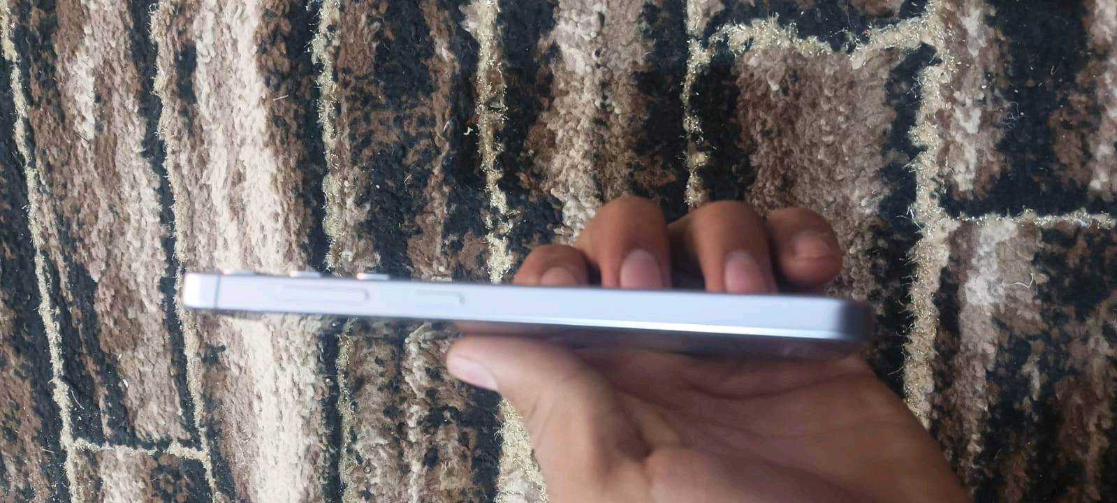 سامسونج اس 24 • ٢٥٦ • شخط بالشاشة