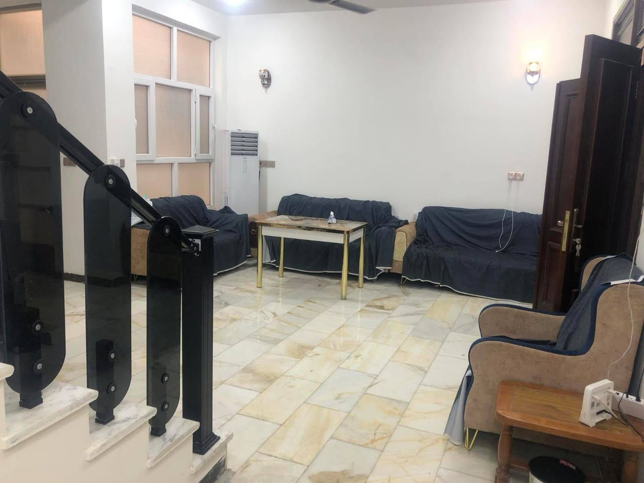 🏡
#من_اجمل_المناطق_السكنيه_الهادئة
 للبيــــــــــع حـــديــــث فـٓــــي حــي الضبــــاط ثــــانـــي بيــــت ع شــــارع 80
_________________
المساحــة // 220م #طـــــابـــــو #صــــرف
الواجهـــــــــة // 10م
النــــــــــــــزال //22م
_________________
🧱#الطابــــــــــــــق #الأرضـــــــــــــي
غـــــرفتيــــــن وصالــــــــــة وهـــــــــــول ومطبـــــــخ  ومجـمــــــــع صحــــــيات داخليــــة وخـــــارجيــــة وكـــراج وطــــارمــــة وحـــديقـــــة ...
🧱#الطابــــــــــــــق #الثانــــــــــــــــي
ثـــــلاث غـــــرف ومجمـــــع صحيــــات متكــــامـــل وهـــــــــول #والطـــــــــابق #الثــــــالــــث بيتونــــــة وسطحيــــن  ...  
_____________💲
السعــــر وبــــاقــــي التفــــاصيـــل ع الاتصــــال
_____________💲 

(***********
@الجميع
