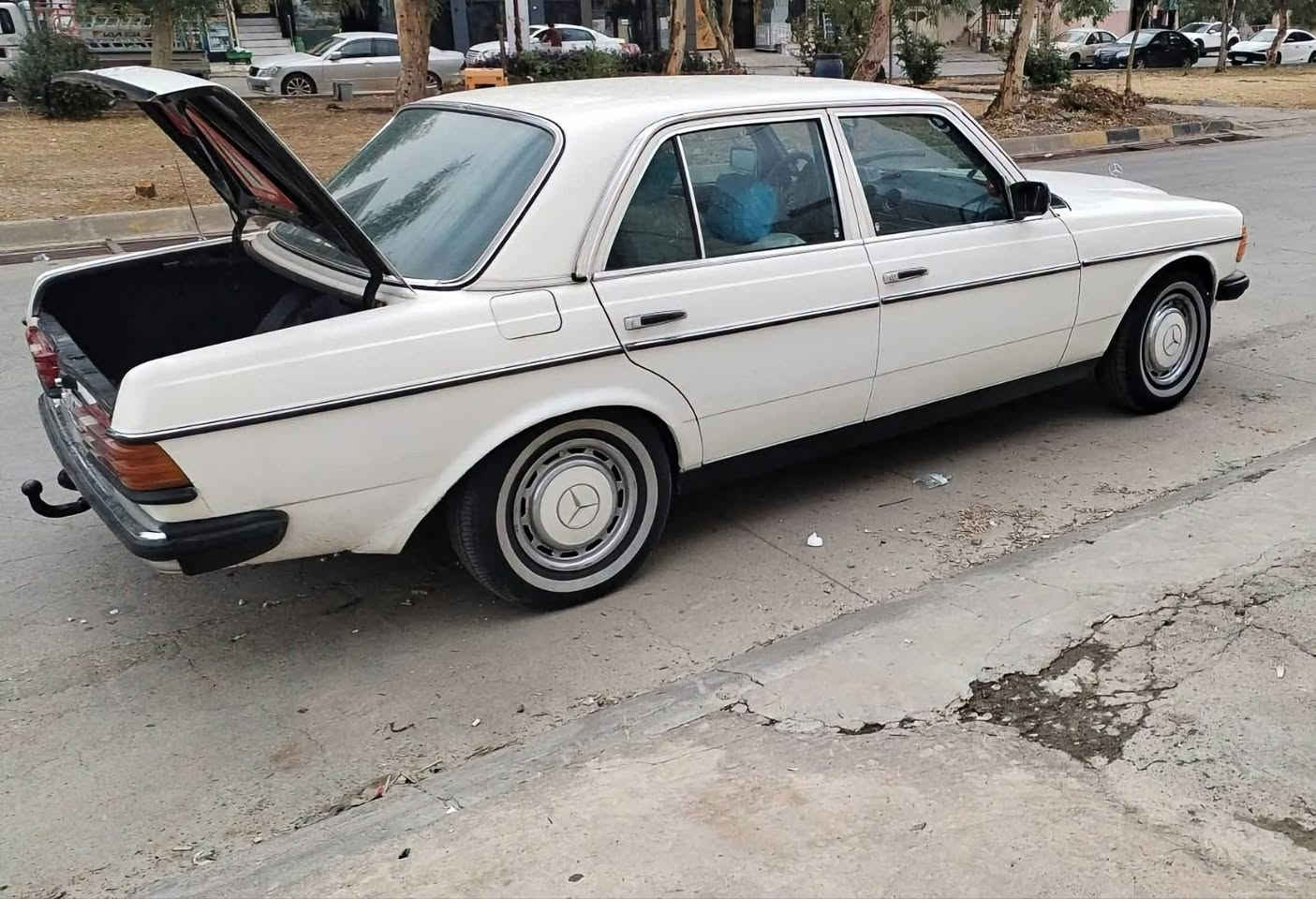 مرسيدس E230 • موديل ١٩٨٤ • كلاسيك