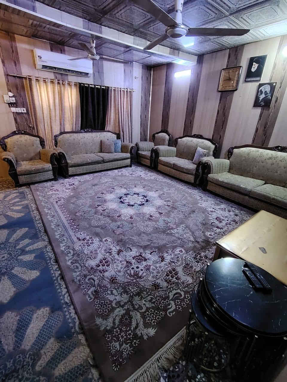 الدار للبيع
المساحه 170 متر طابو صرف 
يحتوي على 3 غرف نوم وحده جوه و2 فوك
صاله 
استقبال 
مطبخ 
صحيات داخليه و خارجيه 
الموقع/قرب الامام شارع نعمان الوكيل 
للاستفسار عن السعر او اي معلومات الاتصال على هذا الرقم ‏‪***********‬‏
