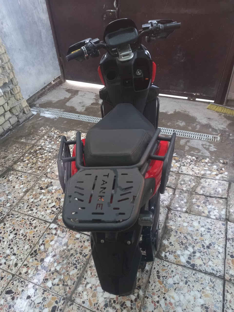 السلام عليكم دراجه اباتششي للبيع سعر ٨٥٠ بس جوزه عطلانه وكسر بجهه المرايه اليسره دراجه فول  غراض كامله مري و صندوك خلفي 
***********

