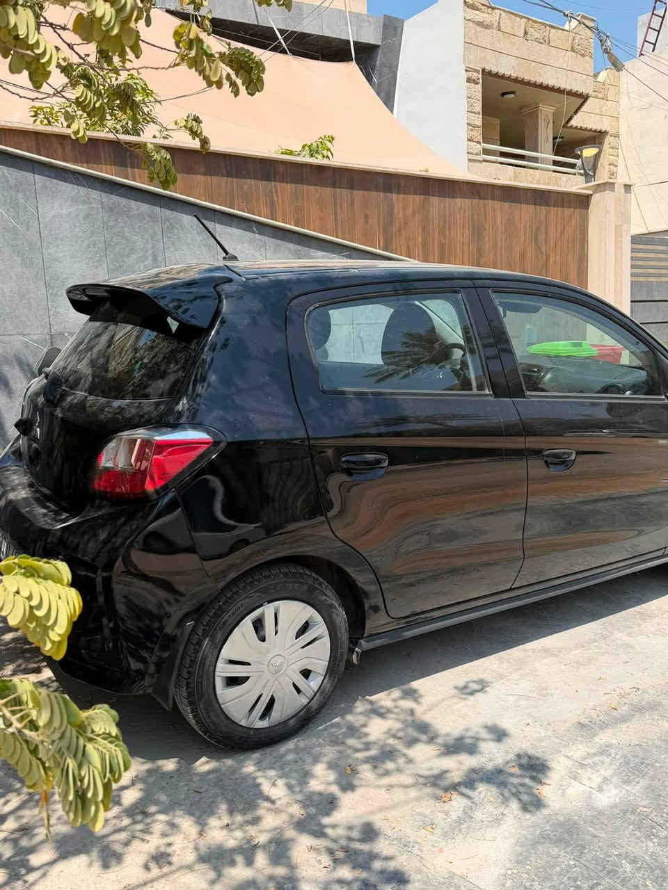 ميراج 2023
ماشية 6000
السعر 98
 مكان السيارة بغداد
***********

